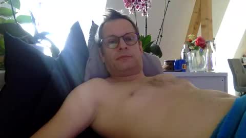 Snapshot of mark32571 chatting on March 11, 7:46 am Little Mark online show from March 11, 7:46 am