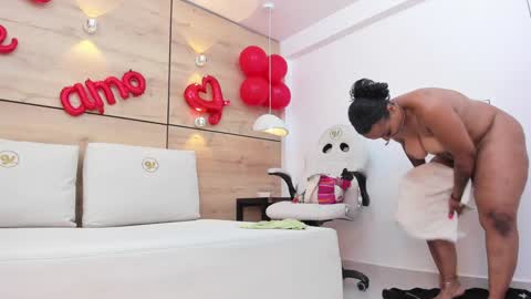 Snapshot of martina_touss chatting on February 8, 9:24 am martina touss online show from February 8, 9:24 am