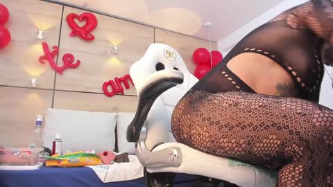 Snapshot of martina_touss chatting on February 8, 3:19 am martina touss online show from February 8, 3:19 am