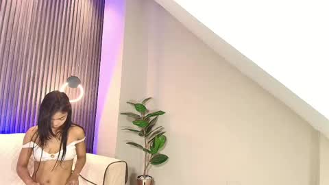 Snapshot of mary_cute9 chatting on March 11, 6:52 pm mary_cute9 online show from March 11, 6:52 pm