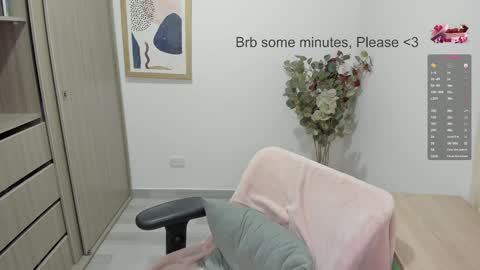 Snapshot of mary_mae chatting on December 15, 3:34 am Girl of your dreams online show from December 15, 3:34 am