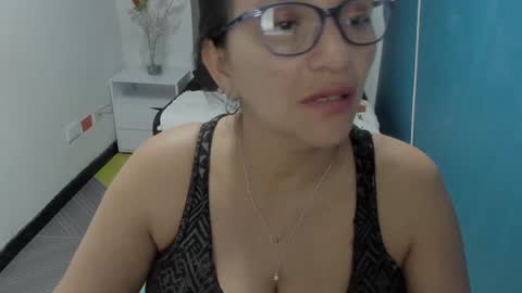 Marylin online show from December 4, 11:19 pm