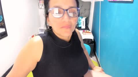 Marylin online show from December 13, 9:02 am