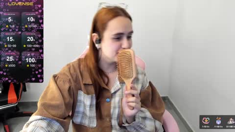 Dulce Maria online show from January 4, 1:31 am