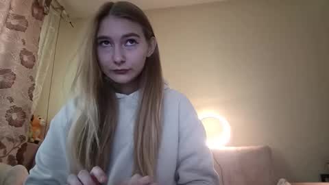 Snapshot of marylynreifsnider chatting on September 16, 7:33 am Hi My name is Elina Im 18 years old. online show from September 16, 7:33 am