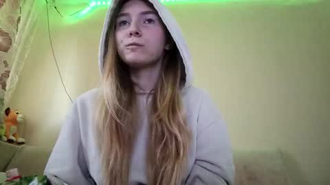 Snapshot of marylynreifsnider chatting on September 17, 7:34 am Hi My name is Elina Im 18 years old. online show from September 17, 7:34 am