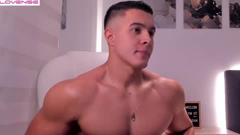 Snapshot of mason_bennet chatting on March 9, 9:35 am Mason Bennet online show from March 9, 9:35 am