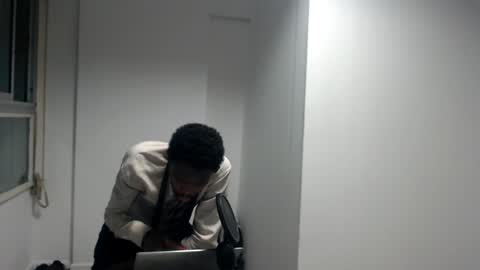 Snapshot of masterdomfuck chatting on February 9, 12:06 am Masterdomfuck online show from February 9, 12:06 am