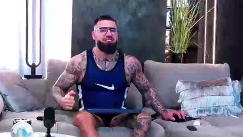 Snapshot of masterkingofmuscle chatting on March 10, 7:22 am masterkingofmuscle online show from March 10, 7:22 am