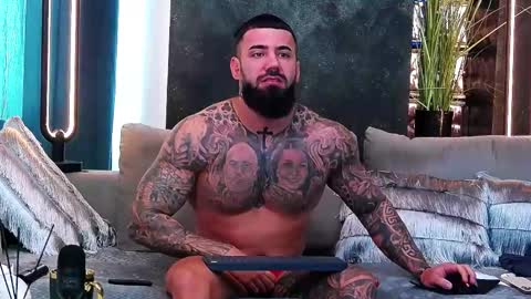 Snapshot of masterkingofmuscle chatting on February 11, 7:02 am masterkingofmuscle online show from February 11, 7:02 am