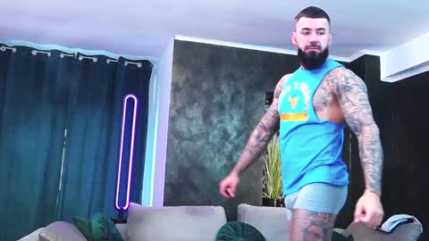Snapshot of masterkingofmuscle chatting on January 10, 6:31 am masterkingofmuscle online show from January 10, 6:31 am