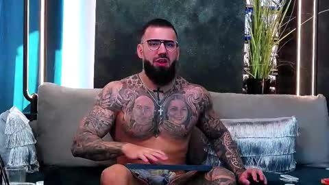 Snapshot of masterkingofmuscle chatting on March 5, 10:11 am masterkingofmuscle online show from March 5, 10:11 am