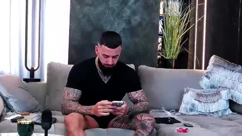 Snapshot of masterkingofmuscle chatting on March 11, 7:35 am masterkingofmuscle online show from March 11, 7:35 am