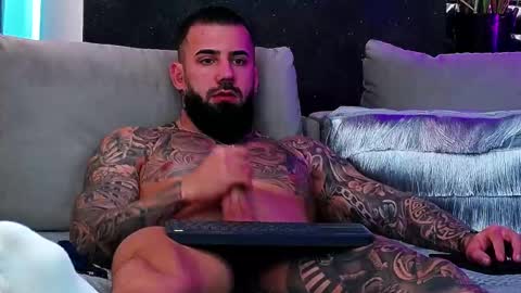 Snapshot of masterkingofmuscle chatting on February 25, 1:32 pm masterkingofmuscle online show from February 25, 1:32 pm