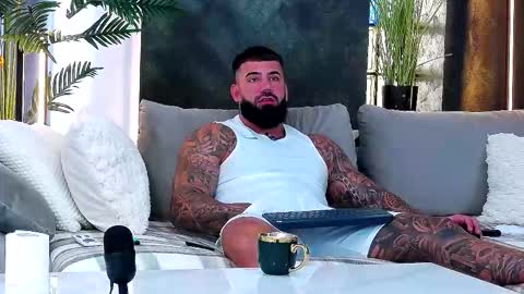 Snapshot of masterkingofmuscle chatting on September 9, 7:08 am masterkingofmuscle online show from September 9, 7:08 am
