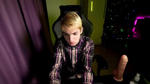 Snapshot of mattyaiden chatting on December 3, 1:06 pm Matty Aiden online show from December 3, 1:06 pm