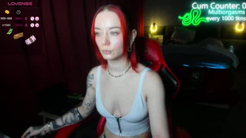 Snapshot of max_phoenix chatting on December 3, 1:06 pm Max online show from December 3, 1:06 pm