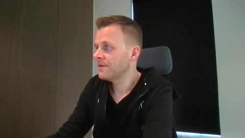 Snapshot of max_straight_1 chatting on February 27, 9:40 am Max take off clothes online show from February 27, 9:40 am