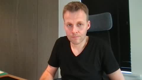 Snapshot of max_straight_1 chatting on February 4, 1:16 pm Max take off clothes online show from February 4, 1:16 pm