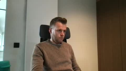 Snapshot of max_straight_1 chatting on December 2, 10:13 am Max take off clothes online show from December 2, 10:13 am