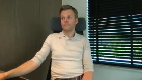 Snapshot of max_straight_1 chatting on September 18, 7:12 am Max take off clothes online show from September 18, 7:12 am