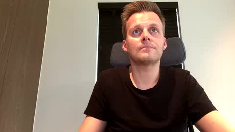 Snapshot of max_straight_1 chatting on February 20, 2:24 pm Max take off clothes online show from February 20, 2:24 pm