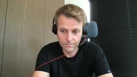 Snapshot of max_straight_1 chatting on September 16, 8:06 am Max take off clothes online show from September 16, 8:06 am
