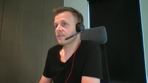 Snapshot of max_straight_1 chatting on February 27, 1:28 pm Max take off clothes online show from February 27, 1:28 pm