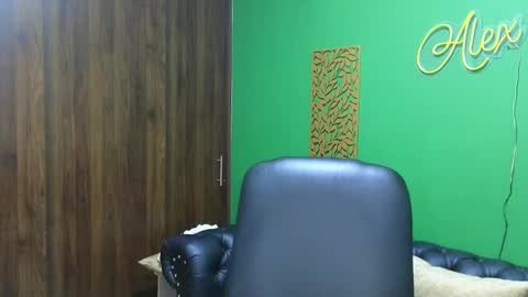 Snapshot of max_tayloor chatting on December 5, 12:36 am Max Taylor online show from December 5, 12:36 am