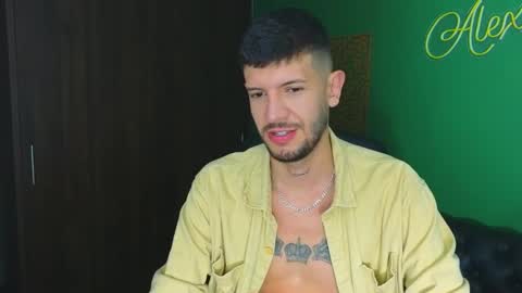 Snapshot of max_tayloor chatting on February 18, 11:08 pm Max Taylor online show from February 18, 11:08 pm