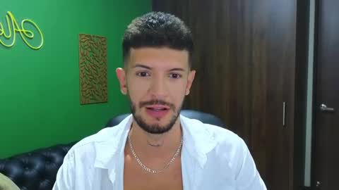 Snapshot of max_tayloor chatting on December 27, 8:50 pm Max Taylor online show from December 27, 8:50 pm