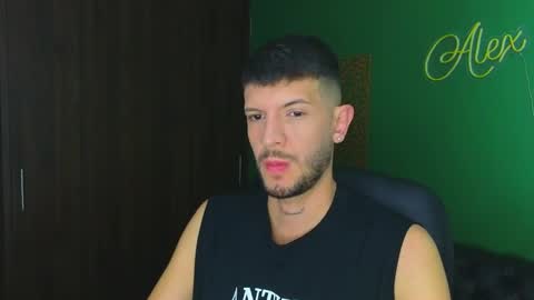Snapshot of max_tayloor chatting on February 18, 12:48 am Max Taylor online show from February 18, 12:48 am