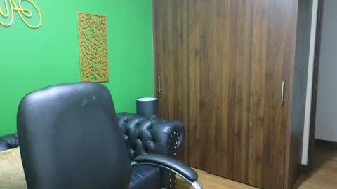 Snapshot of max_tayloor chatting on December 26, 4:43 am Max Taylor online show from December 26, 4:43 am