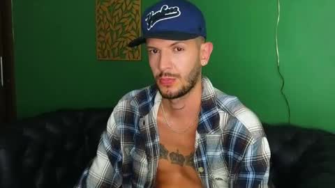 Snapshot of max_tayloor chatting on January 8, 4:02 am Max Taylor online show from January 8, 4:02 am