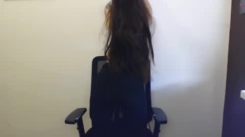 Snapshot of maxi_sweetheart chatting on February 23, 11:33 am Joanna online show from February 23, 11:33 am