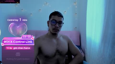 Snapshot of maxifit_ chatting on January 9, 1:56 pm Mikael online show from January 9, 1:56 pm