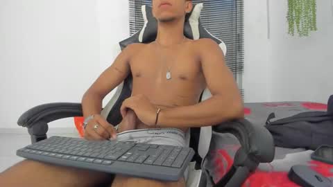 maxvibe420 online show from September 16, 10:35 pm