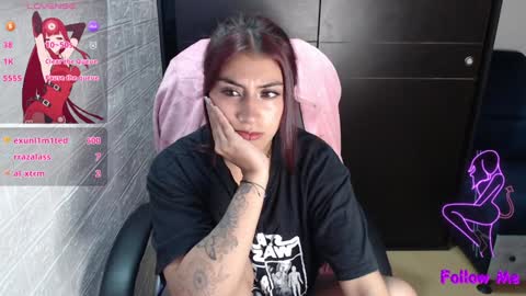 Snapshot of medussa_kat chatting on January 26, 12:16 am Katrina online show from January 26, 12:16 am