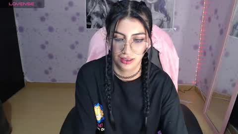 Snapshot of medussa_kat chatting on March 12, 11:01 pm Katrina online show from March 12, 11:01 pm