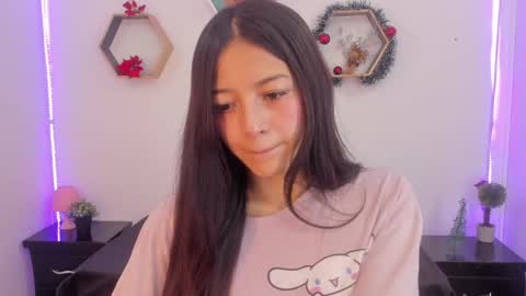 Snapshot of meelanny_ds chatting on December 23, 4:55 am online show from December 23, 4:55 am