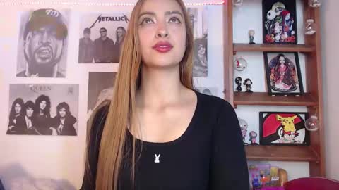 Snapshot of meeowlody chatting on December 19, 5:40 pm Emily online show from December 19, 5:40 pm