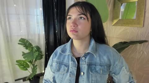 Snapshot of megan_devon chatting on February 20, 11:42 am online show from February 20, 11:42 am