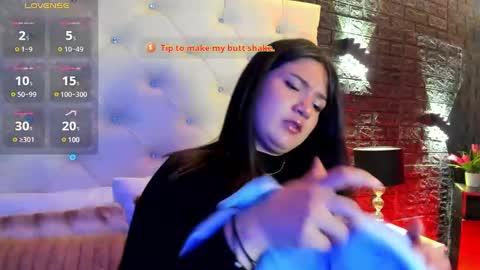 Snapshot of megan_devon chatting on March 10, 11:01 am online show from March 10, 11:01 am