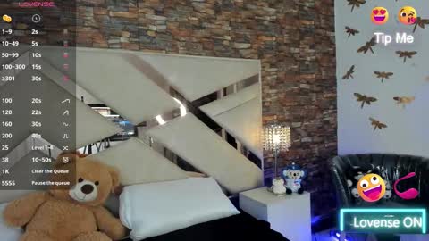 Snapshot of megan_devon chatting on September 17, 11:46 am online show from September 17, 11:46 am