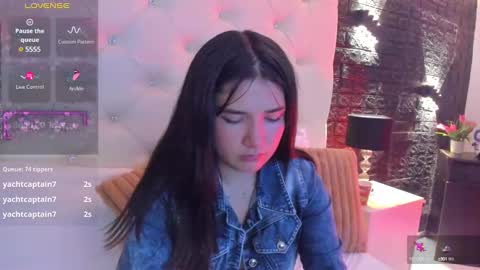 Snapshot of megan_devon chatting on March 7, 3:18 pm online show from March 7, 3:18 pm