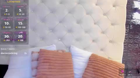 Snapshot of megan_devon chatting on March 11, 5:46 pm online show from March 11, 5:46 pm