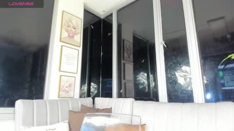 Snapshot of megann__sweet chatting on February 14, 10:28 am Mara online show from February 14, 10:28 am