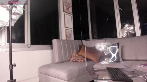 Snapshot of megann__sweet chatting on February 11, 10:36 am Mara online show from February 11, 10:36 am