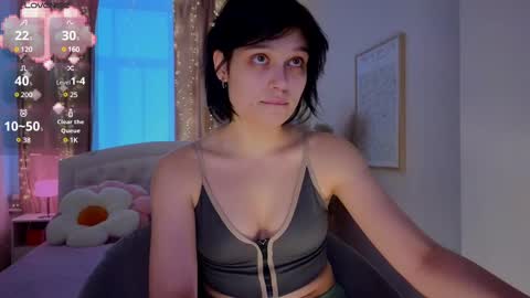 Snapshot of melan1e_ chatting on February 14, 7:49 am mel online show from February 14, 7:49 am