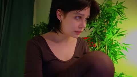 Snapshot of melan1e_ chatting on February 23, 9:37 pm mel online show from February 23, 9:37 pm